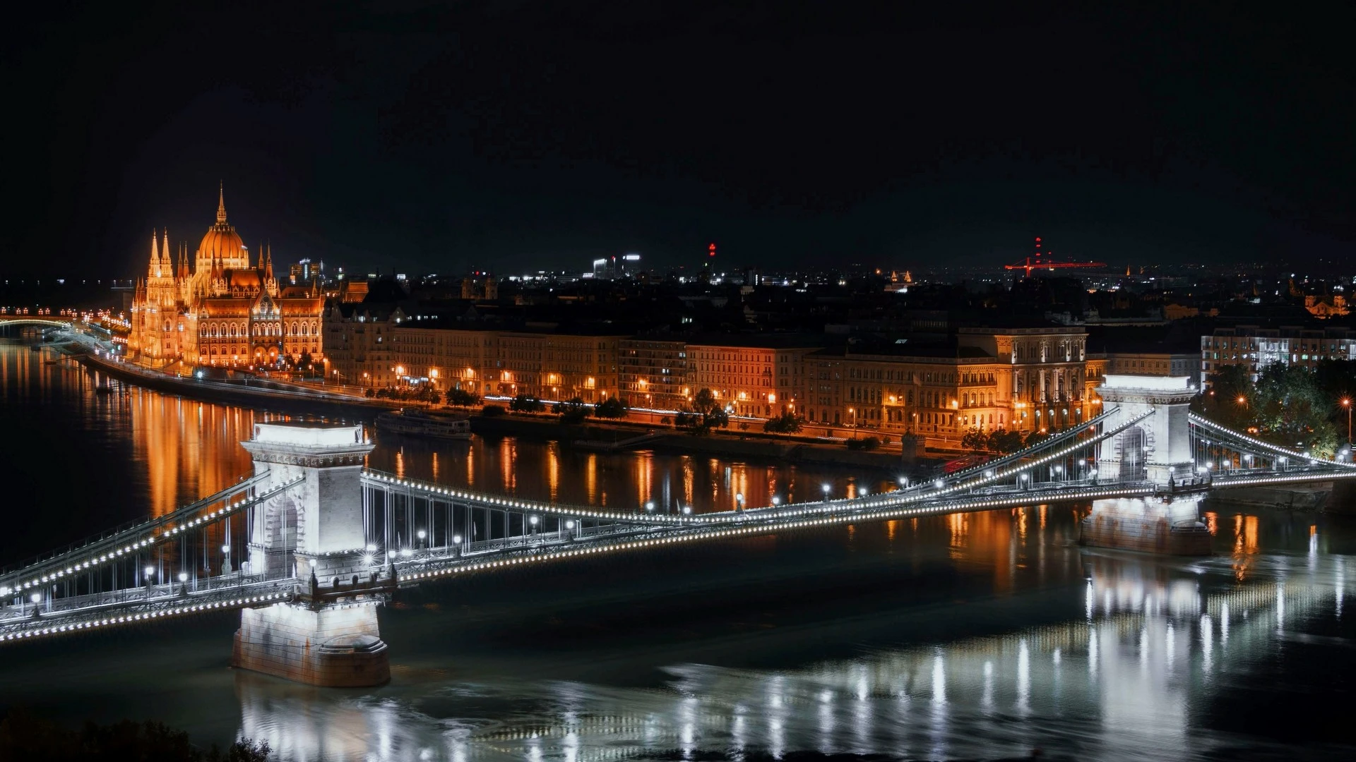 Business Services in Hungary, Chain Bridge Budapest