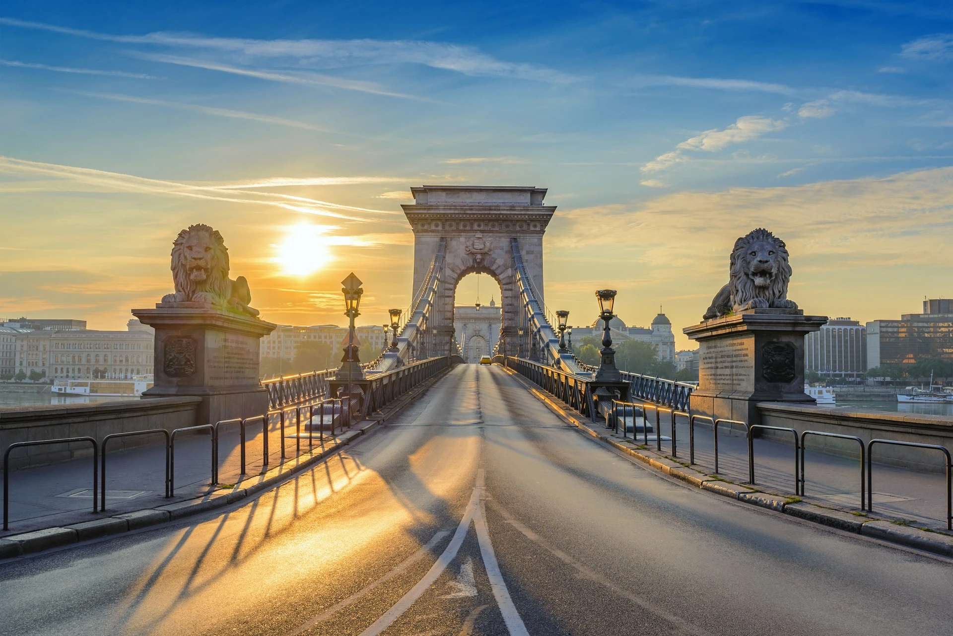 Business Services in Hungary, Chain Bridge Budapest